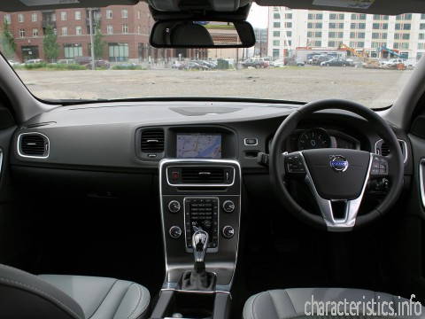 VOLVO 世代
 S60 II Restyling 1.5 AT (122hp) 技術仕様
